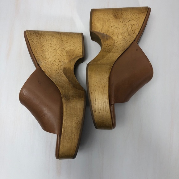 Tan Steve Madden Clogs Size 7 - Picture 3 of 6